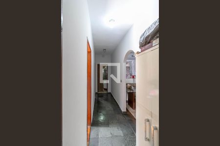 Corredor de casa para alugar com 3 quartos, 360m² em Aparecida 7ª Seção, Belo Horizonte
