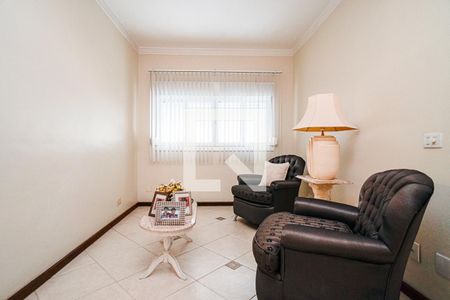 Sala intima segundo andar de casa de condomínio à venda com 6 quartos, 440m² em Itaipu, Niterói