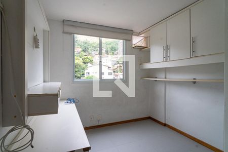 Sala de apartamento para alugar com 2 quartos, 58m² em Charitas, Niterói