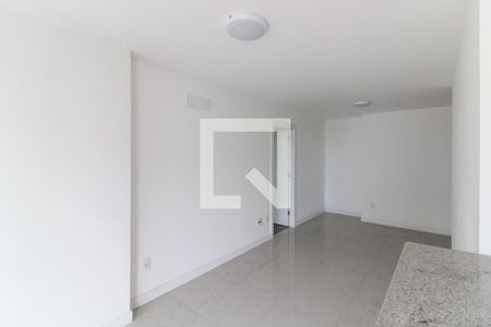 Sala de apartamento para alugar com 2 quartos, 77m² em Barra da Tijuca, Rio de Janeiro