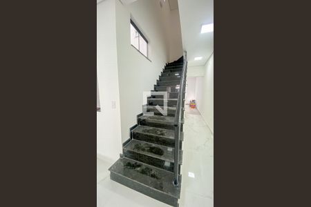 Escada de casa para alugar com 3 quartos, 127m² em Vila Alice, Santo André