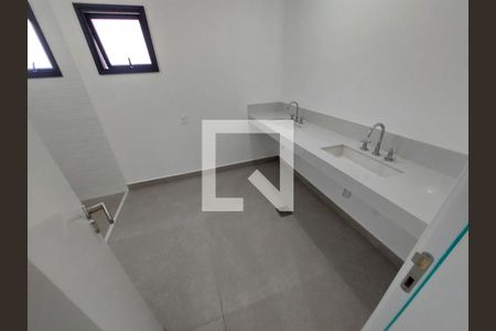Casa à venda com 515m², 4 quartos e 4 vagas Casa à venda com 515m², 4 quartos e 4 vagasBanheiro da Suíte
