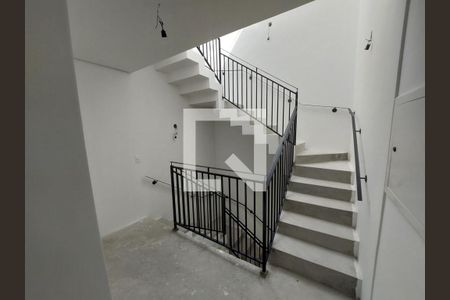 Casa à venda com 515m², 4 quartos e 4 vagas Casa à venda com 515m², 4 quartos e 4 vagasEscadas