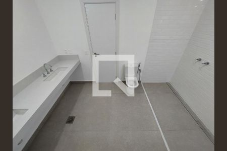 Casa à venda com 515m², 4 quartos e 4 vagas Casa à venda com 515m², 4 quartos e 4 vagasBanheiro da Suíte