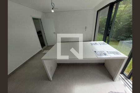 Casa à venda com 707m², 5 quartos e 6 vagas Casa à venda com 707m², 5 quartos e 6 vagasCozinha