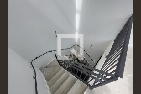 Casa à venda com 707m², 5 quartos e 6 vagas Casa à venda com 707m², 5 quartos e 6 vagasEscadas