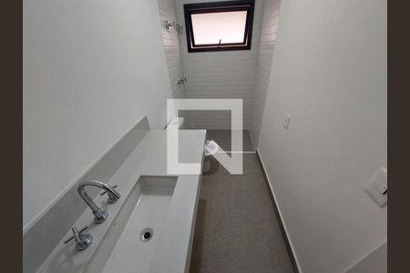 Casa à venda com 707m², 5 quartos e 6 vagas Casa à venda com 707m², 5 quartos e 6 vagasBanheiro da Suíte