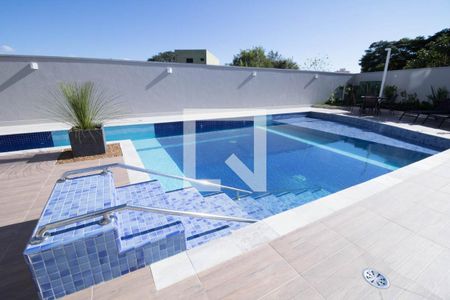 Apartamento à venda com 71m², 2 quartos e 2 vagas Apartamento à venda com 71m², 2 quartos e 2 vagasÁrea comum - Piscina