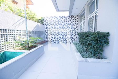 Apartamento à venda com 71m², 2 quartos e 2 vagas Apartamento à venda com 71m², 2 quartos e 2 vagasEntrada