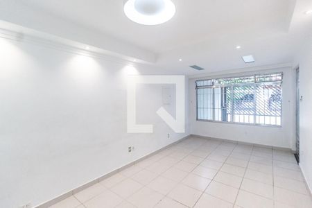 Sala de casa para alugar com 4 quartos, 200m² em Conjunto Residencial Santa Terezinha, São Paulo