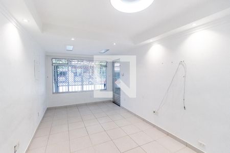 Sala de casa à venda com 4 quartos, 200m² em Conjunto Residencial Santa Terezinha, São Paulo