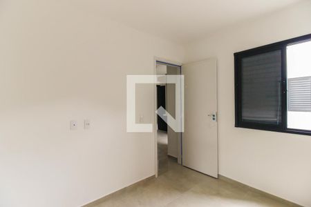 Quarto 1 de apartamento para alugar com 2 quartos, 30m² em Guaiaúna, São Paulo