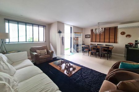 Casa de condomínio à venda com 240m², 5 quartos e 2 vagasSala 1