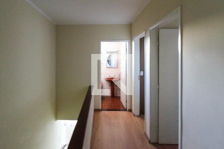 Corrredor de casa para alugar com 3 quartos, 200m² em Jardim Teresa, São Paulo