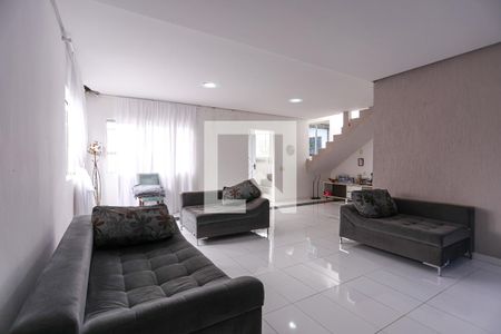 Sala de TV de casa à venda com 5 quartos, 320m² em Vila Nova, Porto Alegre