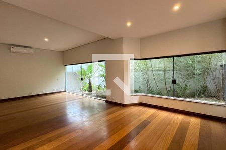 Sala de casa de condomínio à venda com 4 quartos, 500m² em Tamboré, Santana de Parnaíba