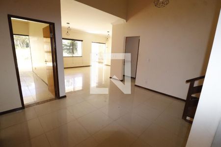 Sala de casa para alugar com 5 quartos, 265m² em Taguatinga Norte (taguatinga), Brasília