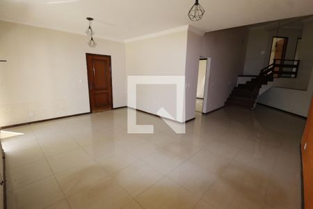 Sala  de casa para alugar com 5 quartos, 265m² em Taguatinga Norte (taguatinga), Brasília