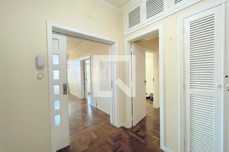 Hall de entrada de apartamento à venda com 3 quartos, 100m² em Floresta, Porto Alegre