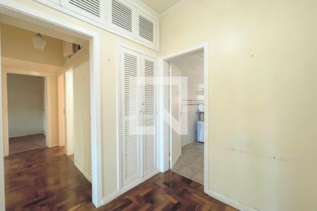 Hall de entrada de apartamento à venda com 3 quartos, 100m² em Floresta, Porto Alegre