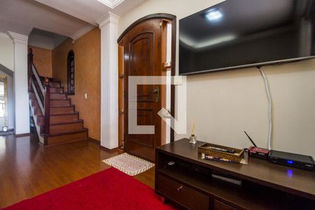 Sala de TV de casa à venda com 3 quartos, 242m² em Vila Barros, Barueri