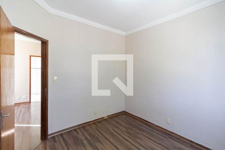 Quarto 1 de apartamento para alugar com 2 quartos, 50m² em Heliópolis, Belo Horizonte