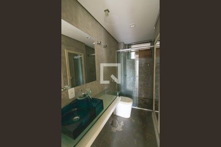 Banheiro de apartamento à venda com 1 quarto, 115m² em Higienópolis, Porto Alegre