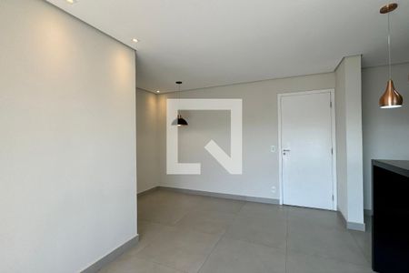 Sala de apartamento à venda com 2 quartos, 60m² em Jardim Tupanci, Barueri