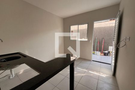 Cozinha de kitnet/studio para alugar com 1 quarto, 30m² em Vila Monte Sion, Suzano