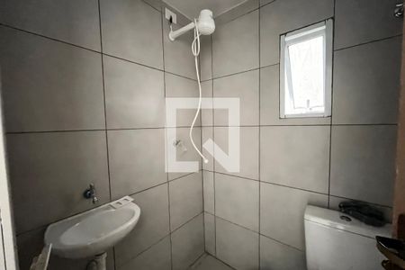 Banheiro de kitnet/studio para alugar com 1 quarto, 30m² em Vila Monte Sion, Suzano