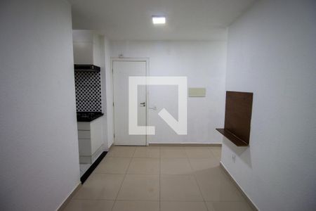 Sala de apartamento para alugar com 2 quartos, 44m² em Jardim das Oliveiras, Itaquaquecetuba