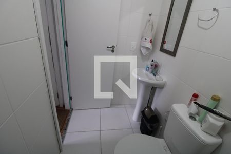 Banheiro de apartamento para alugar com 1 quarto, 26m² em Jardim Itacolomi, São Paulo