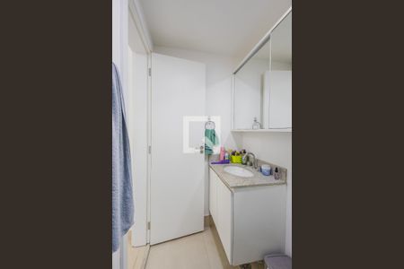 Banheiro de apartamento à venda com 1 quarto, 30m² em Alto de Pinheiros, São Paulo