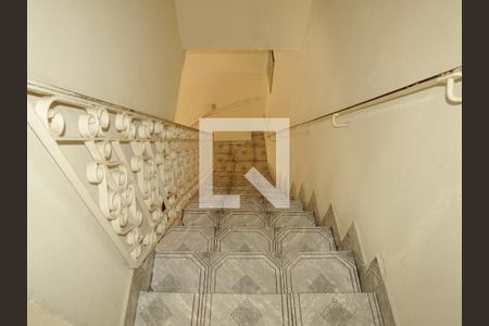 Escadas de casa para alugar com 3 quartos, 150m² em Jardim Maracana, São Paulo
