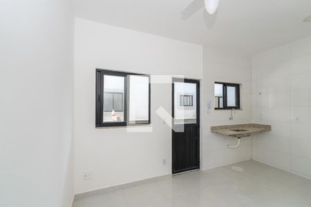 Sala de apartamento para alugar com 1 quarto, 30m² em Olaria, Rio de Janeiro