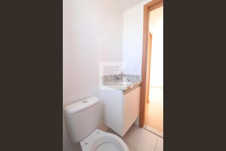 Banheiro de apartamento para alugar com 2 quartos, 44m² em Alcantara, São Gonçalo