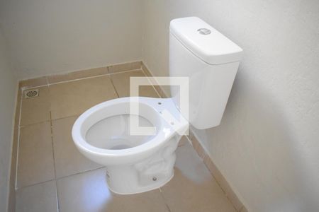 Banheiro de kitnet/studio para alugar com 1 quarto, 16m² em Centro, Curitiba