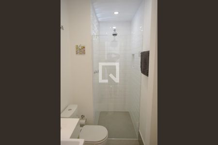 Banheiro social de apartamento para alugar com 2 quartos, 87m² em Cerqueira César, São Paulo