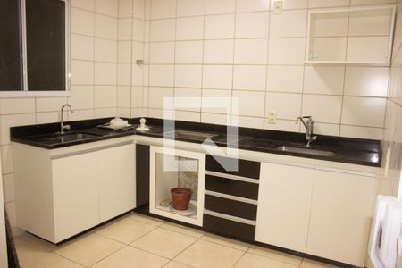 Cozinha  de apartamento para alugar com 2 quartos, 60m² em Chacaras Reunidas Santa Terezinha, Contagem