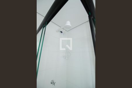 Banheiro de kitnet/studio para alugar com 1 quarto, 27m² em Quarta Parada, São Paulo