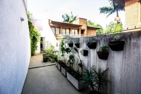 Corredor de casa à venda com 6 quartos, 480m² em Butantã, São Paulo