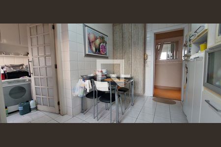 Apartamento à venda com 300m², 3 quartos e 2 vagas Apartamento à venda com 300m², 3 quartos e 2 vagasCozinha