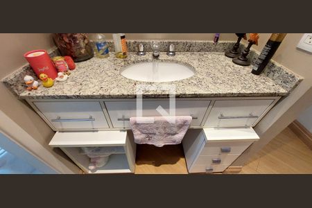 Apartamento à venda com 300m², 3 quartos e 2 vagas Apartamento à venda com 300m², 3 quartos e 2 vagasBanheiro 2