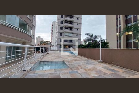 Apartamento à venda com 300m², 3 quartos e 2 vagas Apartamento à venda com 300m², 3 quartos e 2 vagasÁrea comum - Piscina