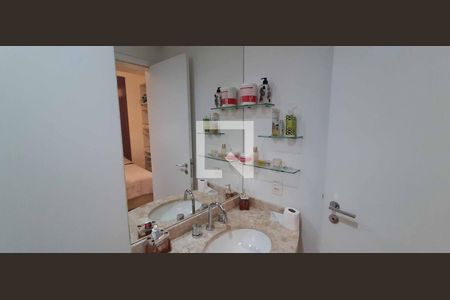 Apartamento à venda com 187m², 5 quartos e 3 vagas Apartamento à venda com 187m², 5 quartos e 3 vagasBanheiro da Suíte 3