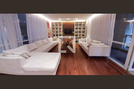 Apartamento à venda com 187m², 5 quartos e 3 vagas Apartamento à venda com 187m², 5 quartos e 3 vagasÁrea comum