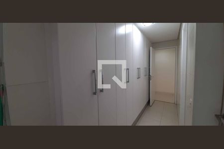 Apartamento à venda com 187m², 5 quartos e 3 vagas Apartamento à venda com 187m², 5 quartos e 3 vagasBanheiro da Área de Serviço
