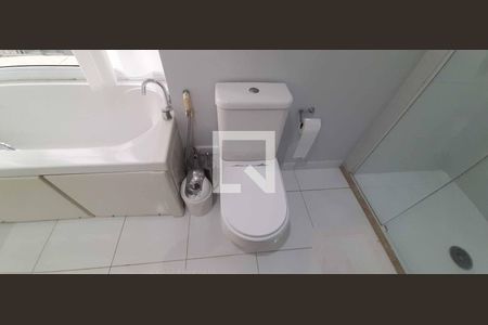 Apartamento à venda com 187m², 5 quartos e 3 vagas Apartamento à venda com 187m², 5 quartos e 3 vagasBanheiro da Suíte 1