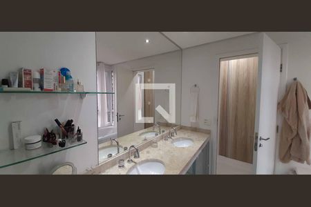 Apartamento à venda com 187m², 5 quartos e 3 vagas Apartamento à venda com 187m², 5 quartos e 3 vagasBanheiro da Suíte 1