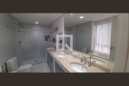 Apartamento à venda com 187m², 5 quartos e 3 vagas Apartamento à venda com 187m², 5 quartos e 3 vagasBanheiro da Suíte 1